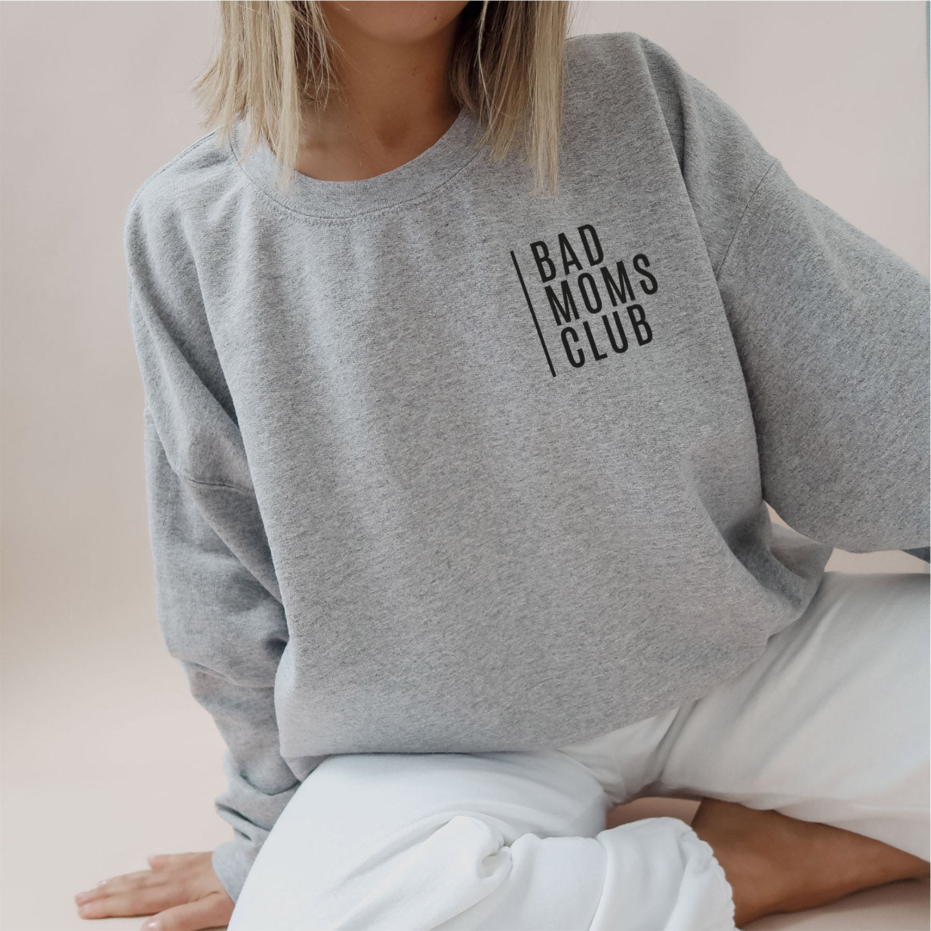 Geschenk Mama: Sweater/ Pullover "BAD MOMS CLUB" (grau-meliert)