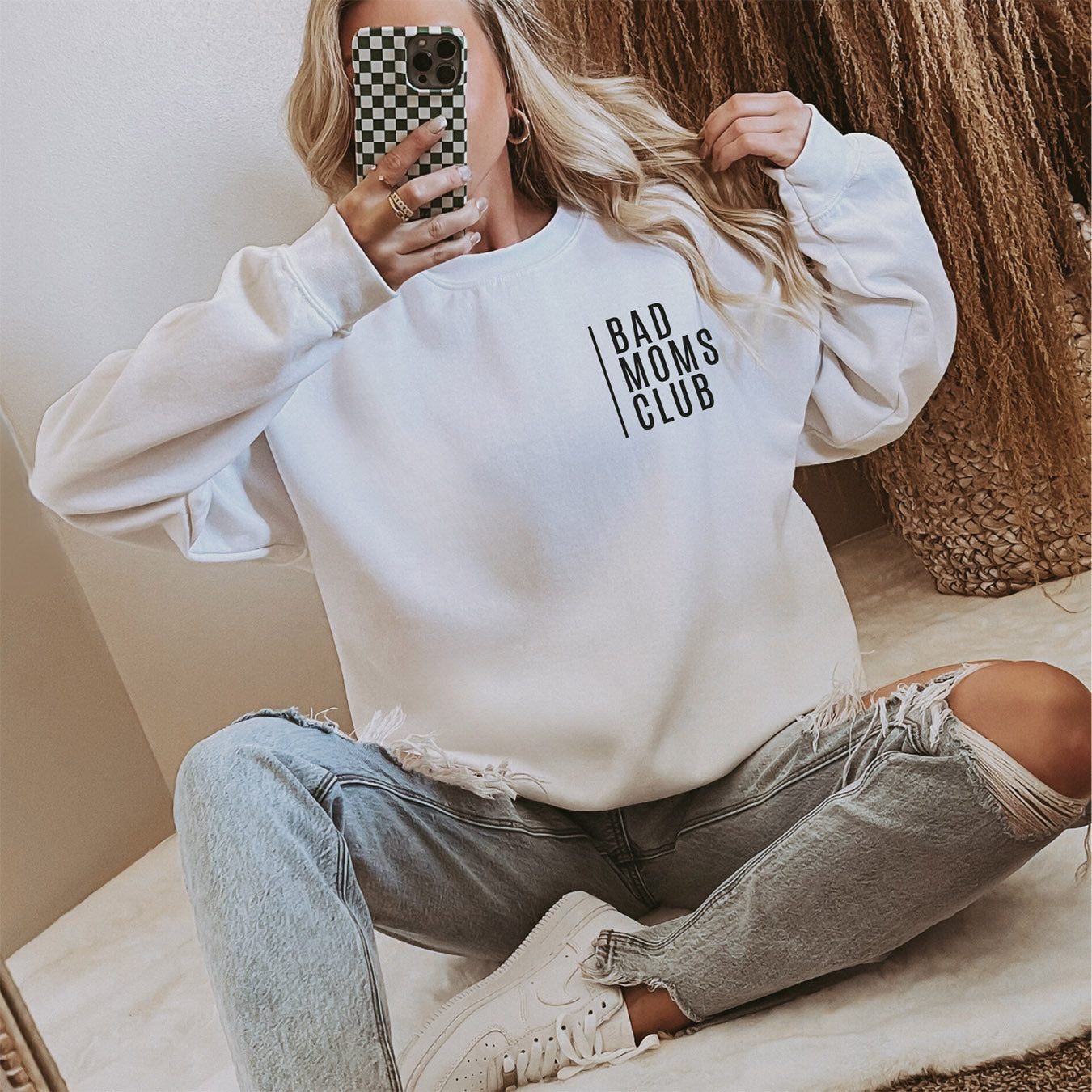 Geschenk Mama: Sweater/ Pullover "BAD MOMS CLUB" (weiß)