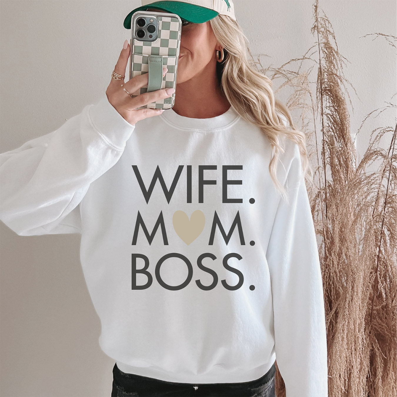 Mama-Sweater "WIFE. M♥M. BOSS." (weiß), #Geschenk Muttertag
