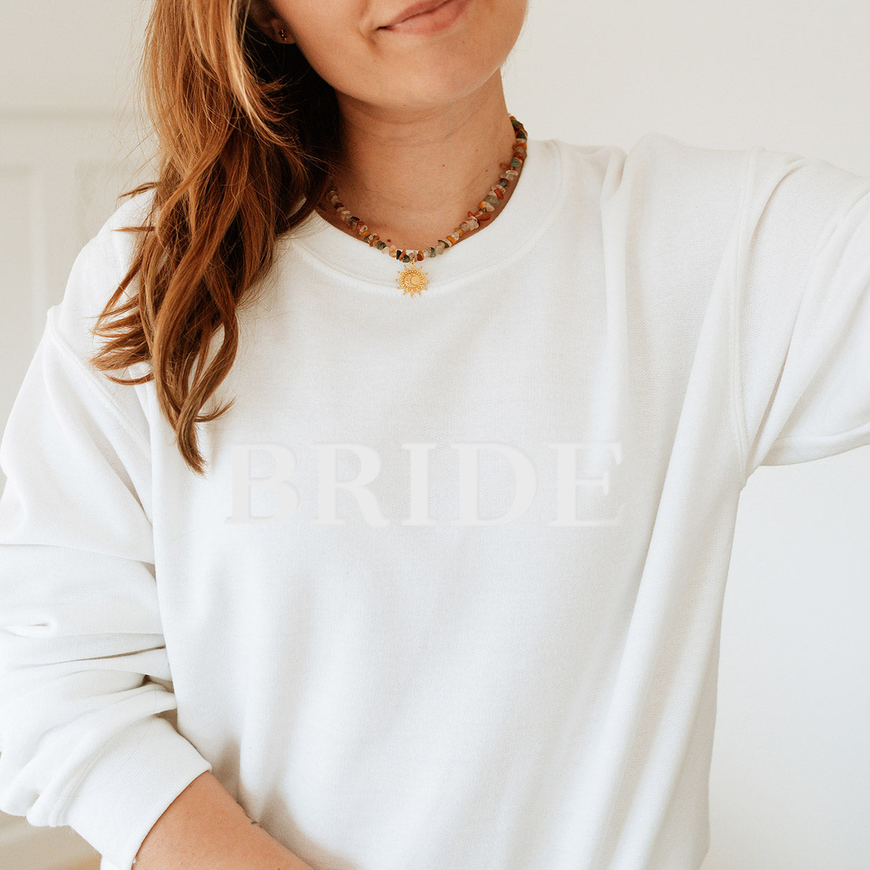 Braut-Sweatshirt mit "BRIDE"-Aufdruck in 3D-Optik (Puffprägung)