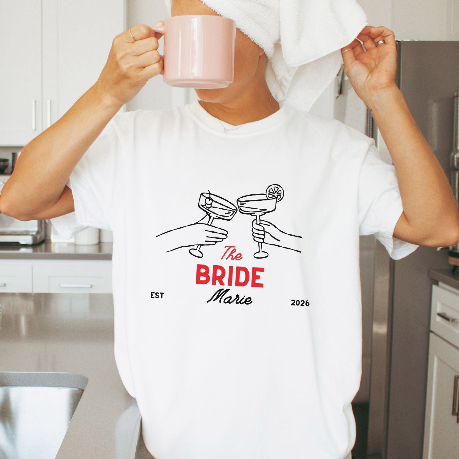 Braut T-Shirt "The Bride" für den Junggesellinnenabschied (personalisiert mit Name & Jahr)