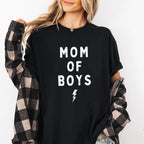 Mama T-Shirt (schwarz) "MOM OF BOYS ↯", #Geschenk Jungsmama