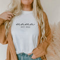 Geschenk Mama: T-Shirt "Mama" mit Jahresangabe (Est. ...) für das Geburtsjahr des 1. Kindes