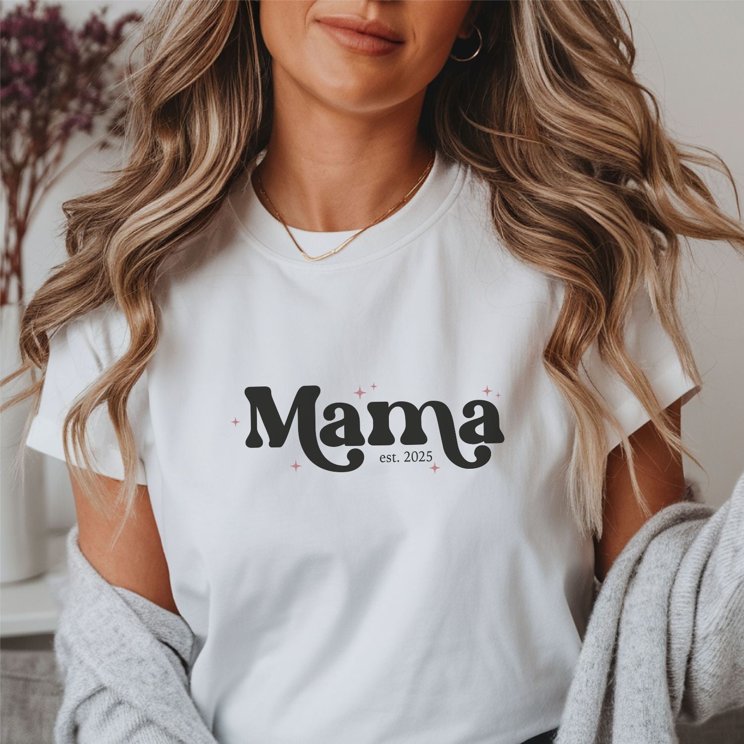 Geschenk Muttertag: "MAMA" T-Shirt (weiß) mit Jahresangabe
