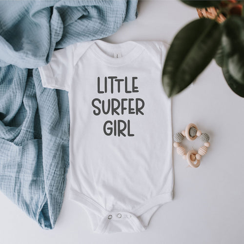 Geschenk zur Geburt (Mädchen): Babybody "Little Surfer Girl"