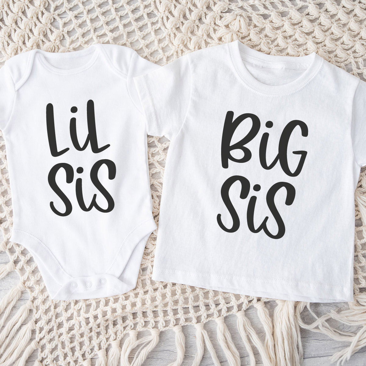 Geschenke zur Geburt des Geschwisterchens: T-Shirt „BiG Sis“ und Babybody 