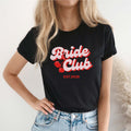 JGA T-Shirt mit großem rosaroten "Bride Club" Vintage-Aufdruck und Personalisierung