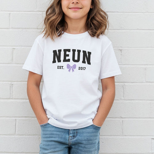 Kinder-Geburtstagsshirt (weiß) mit Geburtstagszahl (als Wort), Schleife und Geburtsjahr (Est. ...)