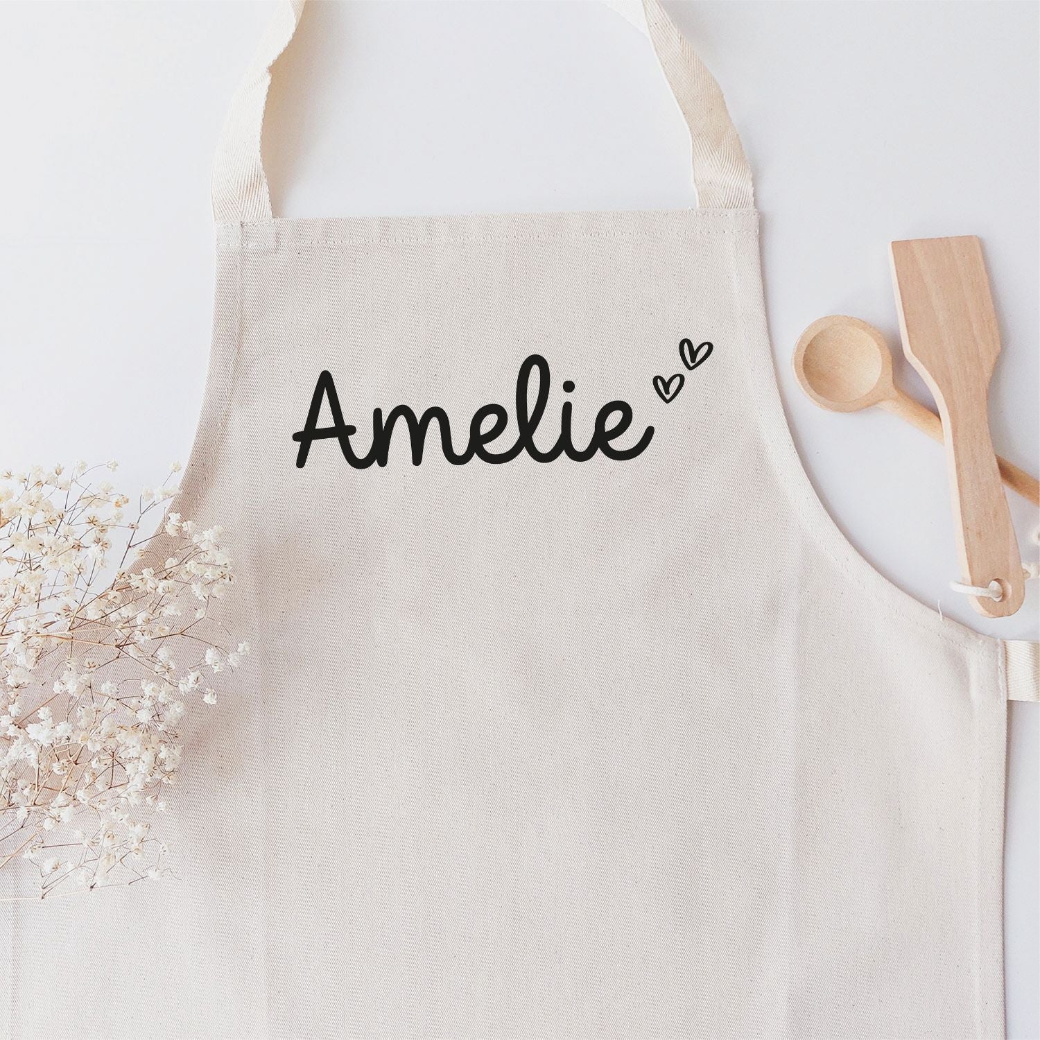 Kinder-Kochschürze mit einem Namen in kindlicher Kalligrafie