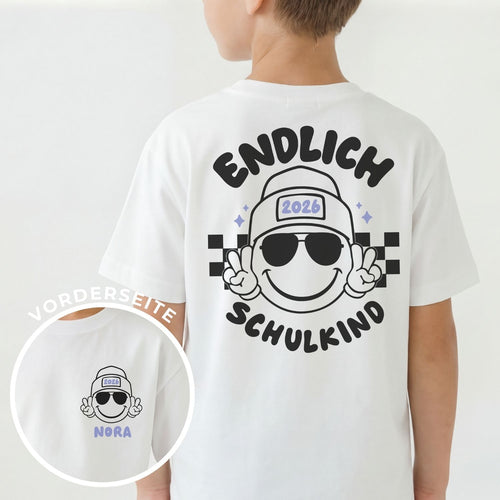 Kinder T-Shirt (weiß) "Endlich Schulkind" {mit Name + Jahr} + coolen Smiley mit Beanie und Sonnenbrille