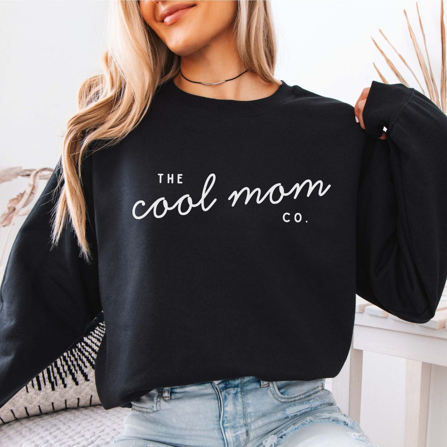 Geschenk Mama-Sweater "THE cool mom co." (schwarz)