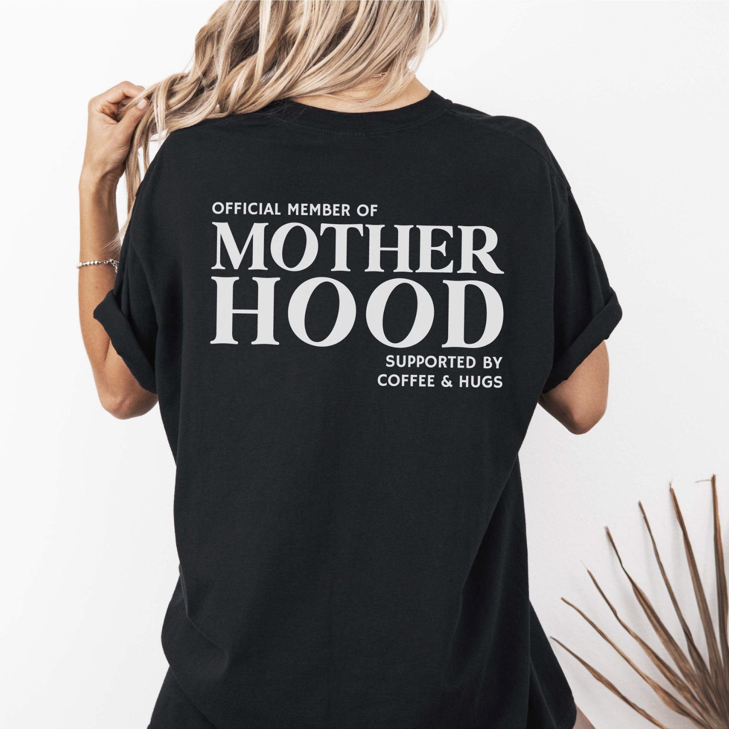 Mama T-Shirt (schwarz) "Official Member of MOTHER HOOD Supported by Coffee & Hugs"