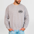 Personalisierter Papa-Sweater mit "DAD" Brustaufdruck + Kindername und Geburtsjahr 