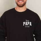 Personalisierter Pullover mit "PAPA" Brustaufdruck + Kindername und Geburtsjahr