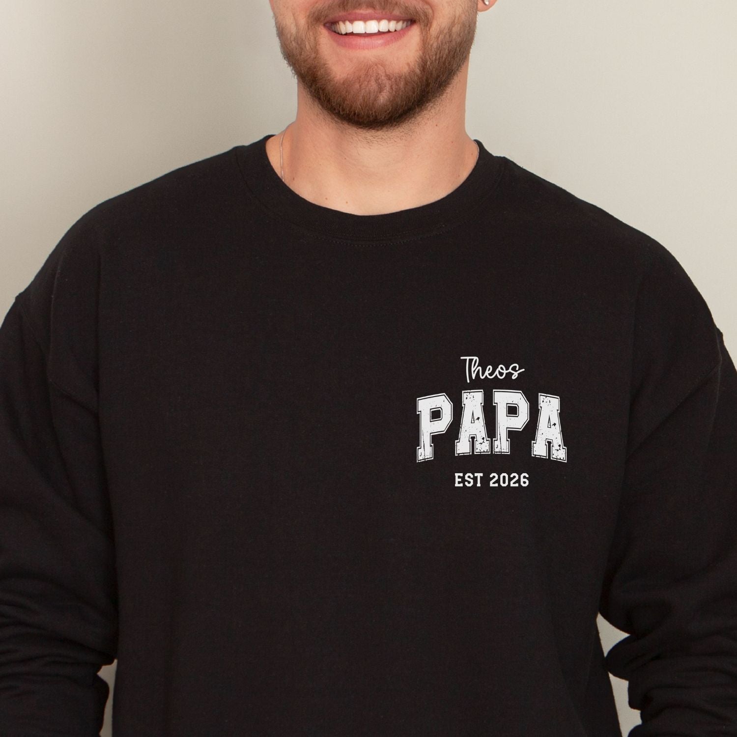 Personalisierter Pullover mit "PAPA" Brustaufdruck + Kindername und Geburtsjahr