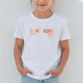 Kinder T-Shirt mit bunten "SCHULKIND" Aufdruck + Personalisierung mit Name und Einschulungsjahr