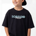 Kinder T-Shirt (schwarz) mit „SCHULKIND“ Aufdruck und Name #Junge