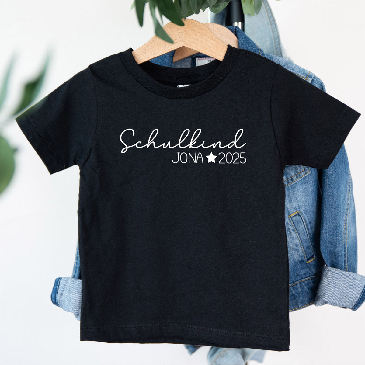 Schulkind T-Shirt (schwarz), mit Name und Jahrgang