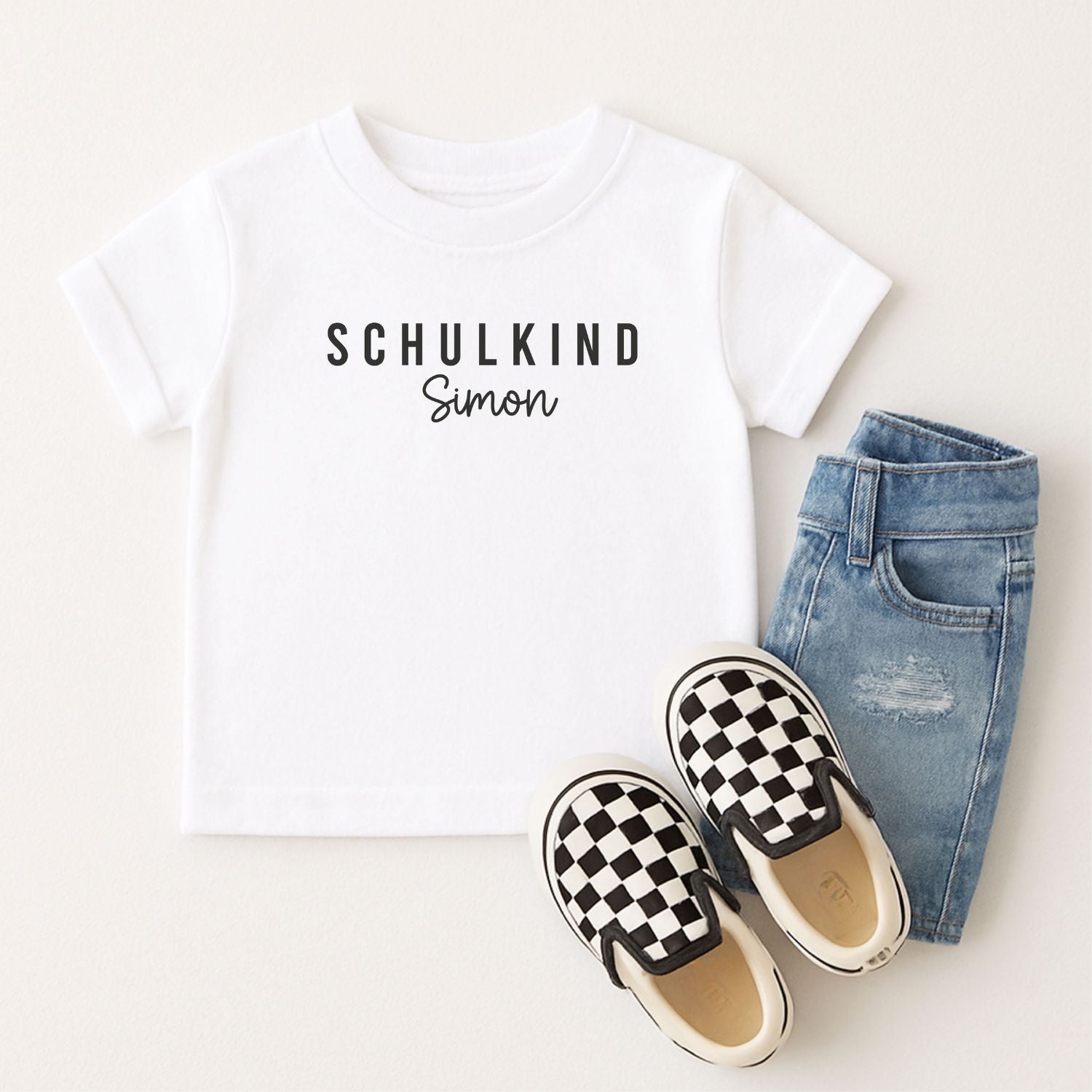 "Schulkind" T-Shirt (weiß), personalisiert mit Name, nillie Design #5