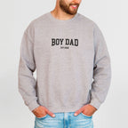 Sweater für Papa mit Aufdruck "Boy Dad - Est. 2026" (Jahreszahl änderbar)