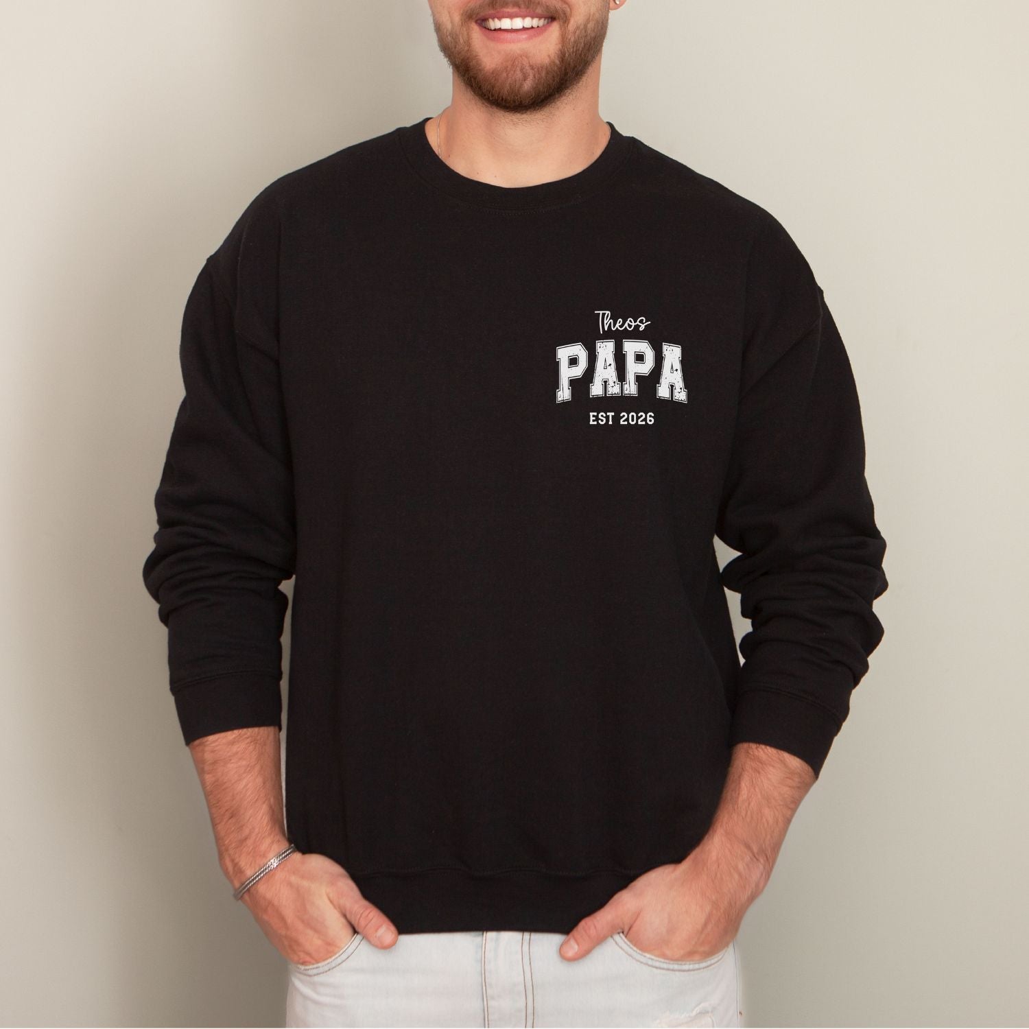 Personalisierter Sweater mit "PAPA" Brustaufdruck + Kindername und Geburtsjahr