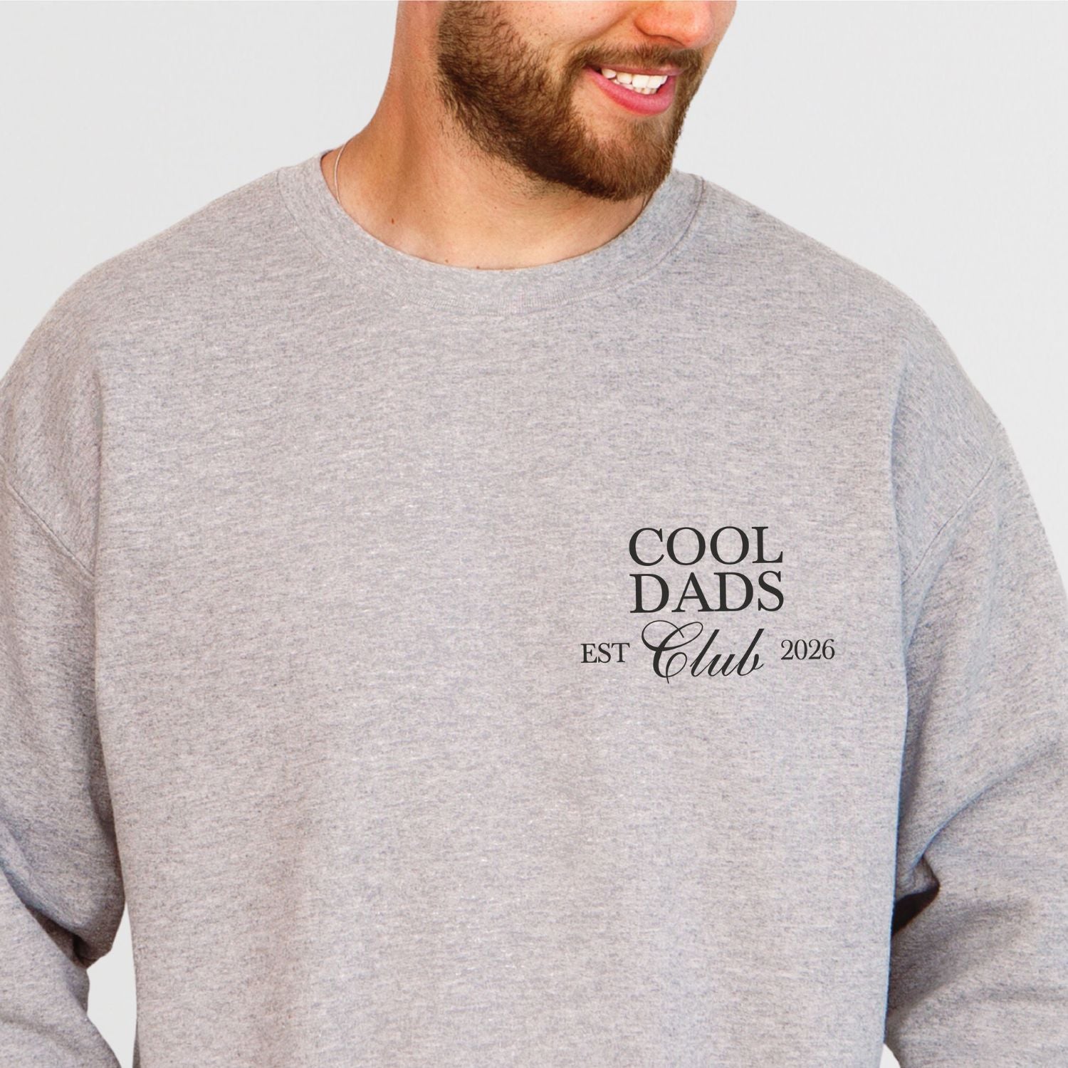 Sweater für Papas "COOL DADS Club - EST 20xx" (Jahresangabe anpassbar)