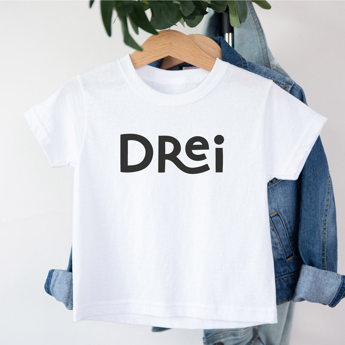 T-Shirt zum 3. Geburtstag mit großem "DREI"-Aufdruck