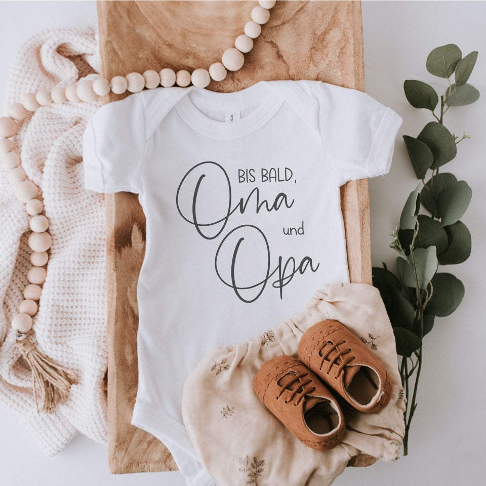 Babybody "Bis bald, Oma & Opa" - Geschenkidee um den Eltern die Schwangerschaft zu verkünden