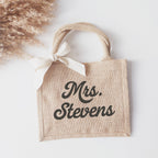 Brautgeschenk: Personalisierte Jutetasche mit Aufdruck "Mrs. + Nachname"