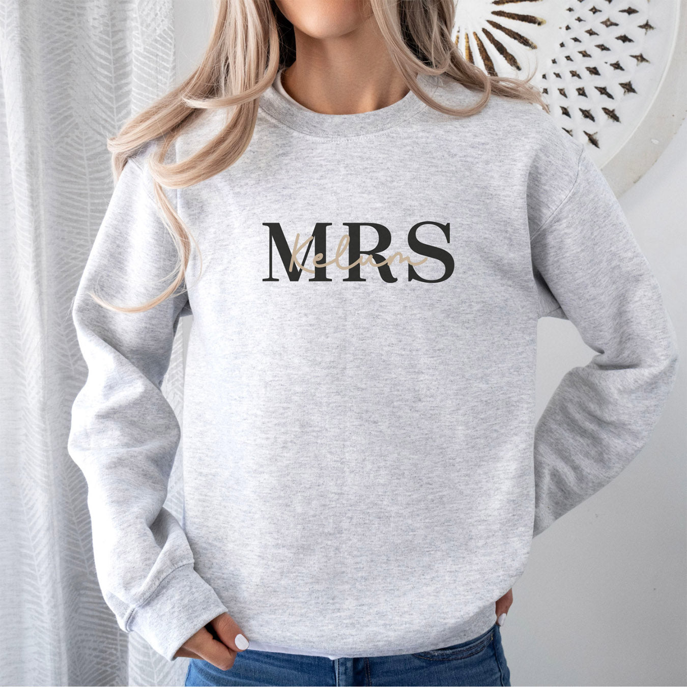 Braut Sweater (grau-meliert) für den JGA (mit großem "MRS" Aufdruck und dem zukünftigen Nachnamen der Braut)