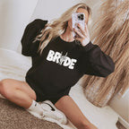 Braut-Sweater (schwarz) mit großen "BRIDE"-Aufdruck und Metal Sign/ Pommesgabel