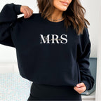 Braut Sweater (schwarz) für den JGA (mit großem "MRS" Aufdruck und dem zukünftigen Nachnamen der Braut)