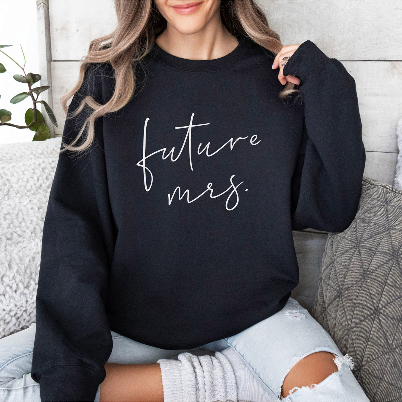 Geschenk Braut: Sweatshirt (schwarz) "future mrs."