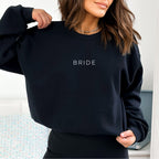 Braut-Sweatshirt (schwarz) mit dezentem "BRIDE"-Aufdruck