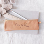 Lehrergeschenk: Federmäppchen (personalisiert mit Name) aus Leder