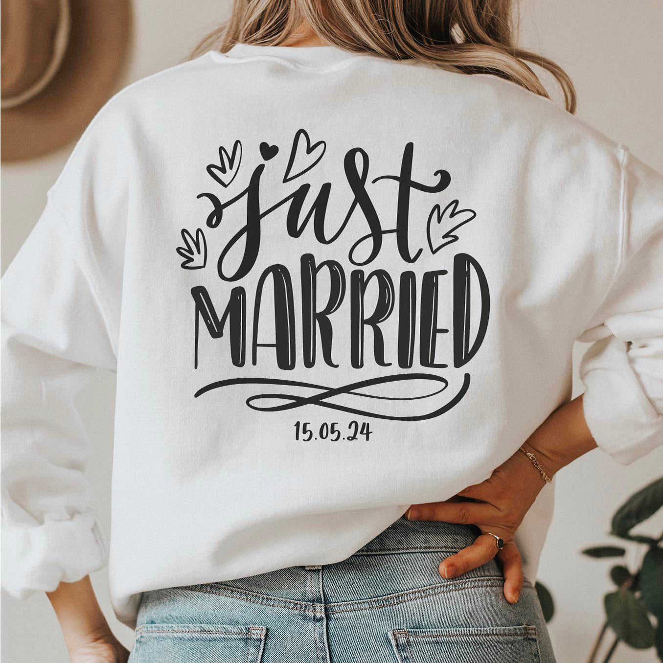 Braut-Sweater mit großem Rücken-Aufdruck: "Just Married" + Hochzeitsdatum – als Geschenk für die Braut