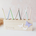 Stiftebox aus Holz (personalisiert mit Name) mit Schmetterlingen als Geschenk für Mädchen
