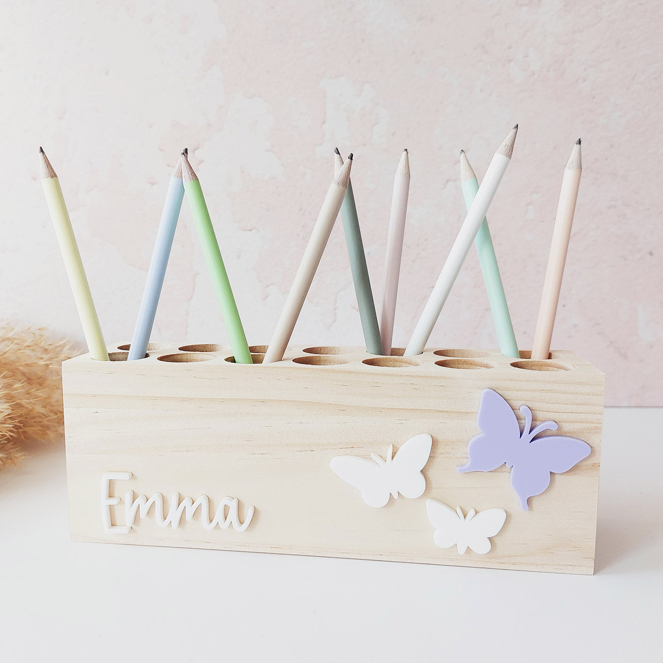 Stiftebox aus Holz (personalisiert mit Name) mit Schmetterlingen als Geschenk für Mädchen