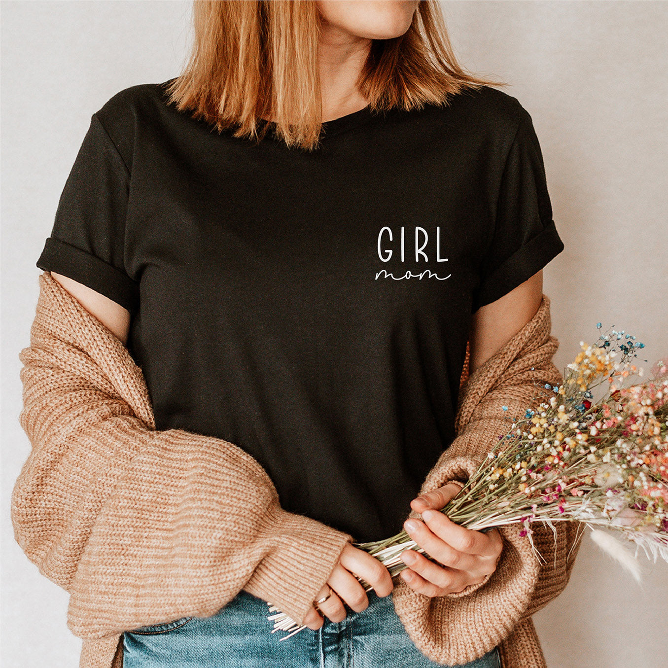 schwarzes Mama T-Shirt "Girl Mom" als Geschenk zur Geburt eines Mädchens