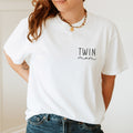 Mama T-Shirt "Twin Mom" (weiß) als Geschenk für die Mama zur Geburt von Zwillingen