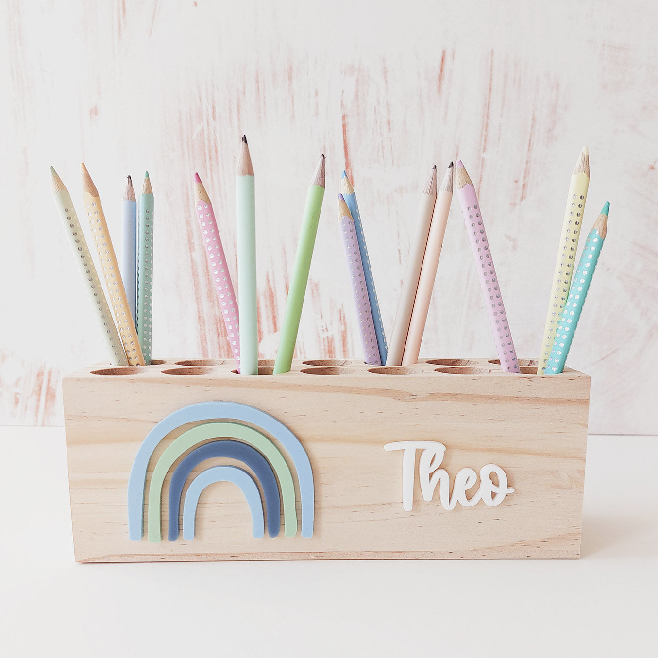 Geschenk zur Einschulung Junge: Stiftehalter (personalisiert mit Name) mit blauen Regenbogen