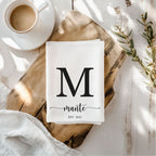 Geschirrtuch mit Familieninitiale, Familienname u. Hochzeitsjahr als Geschenk zur Hochzeit