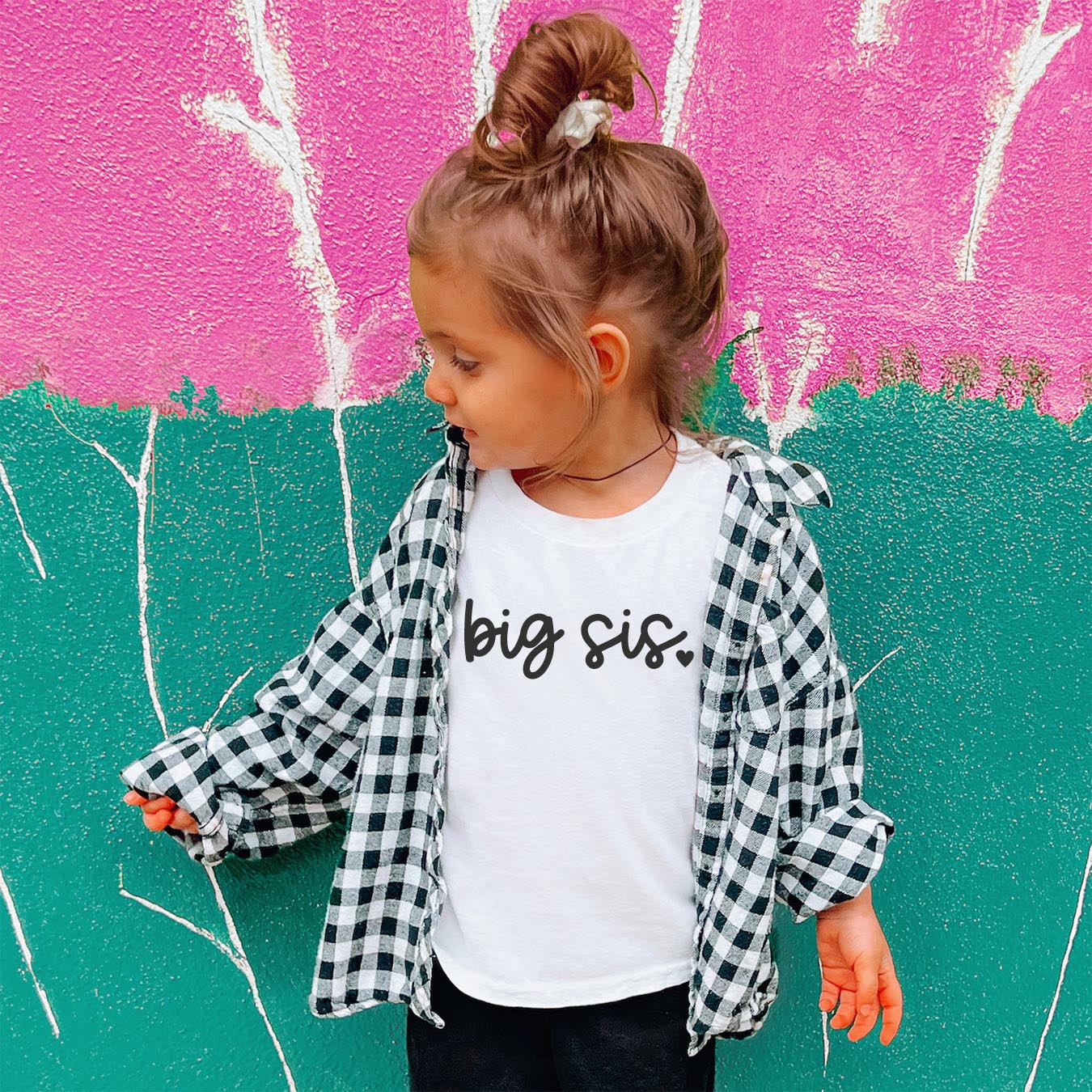 Geschwister-Shirt mit „Big Sis“ Aufdruck als Geschenk zur Geburt für die große Schwester