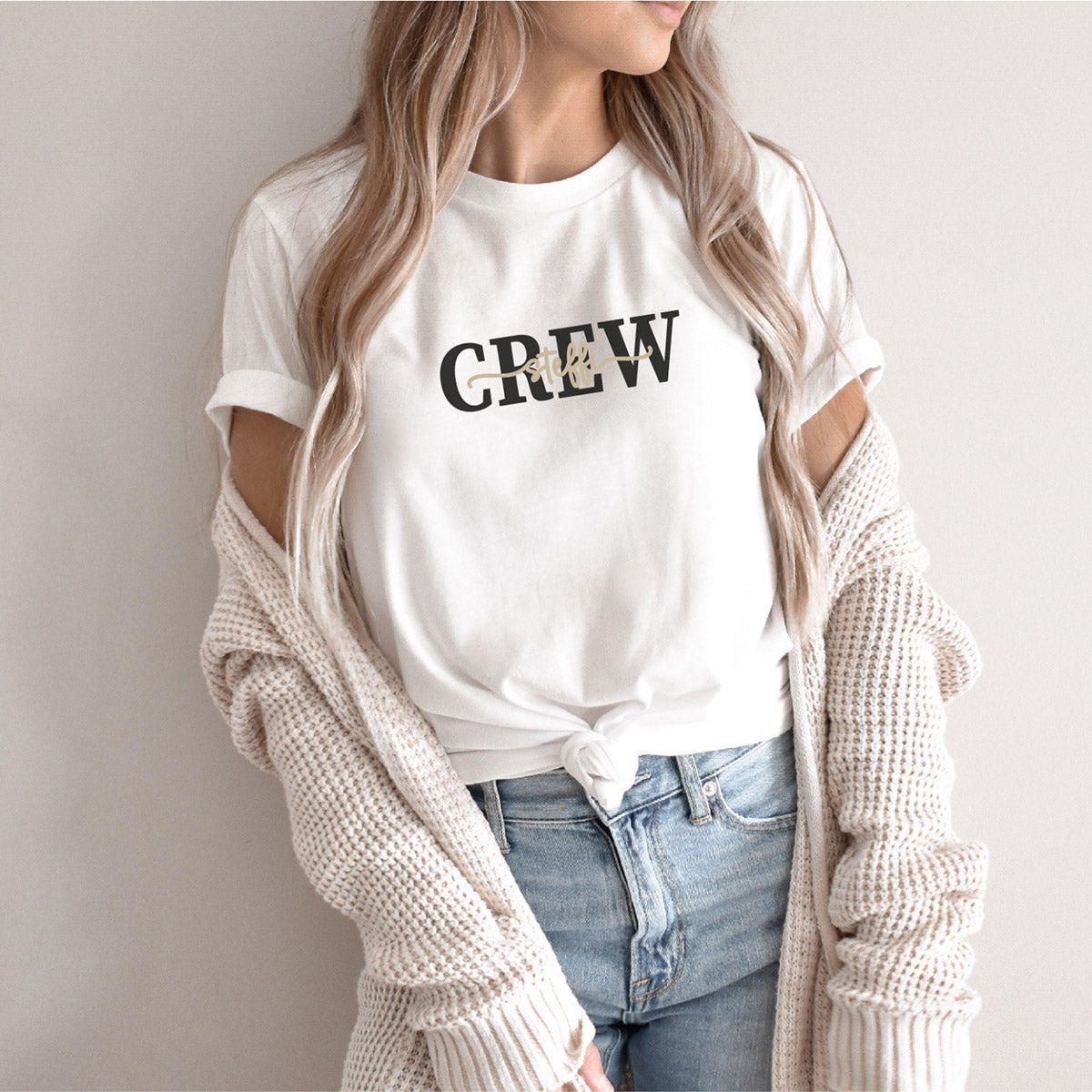 weiße JGA T-Shirts "CREW" personalisiert mit Namen der Braut (in Wunschfarbe)