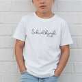 Junge mit "Schulkind" T-Shirt (weiß), personalisiert mit Name, nillie Design #8