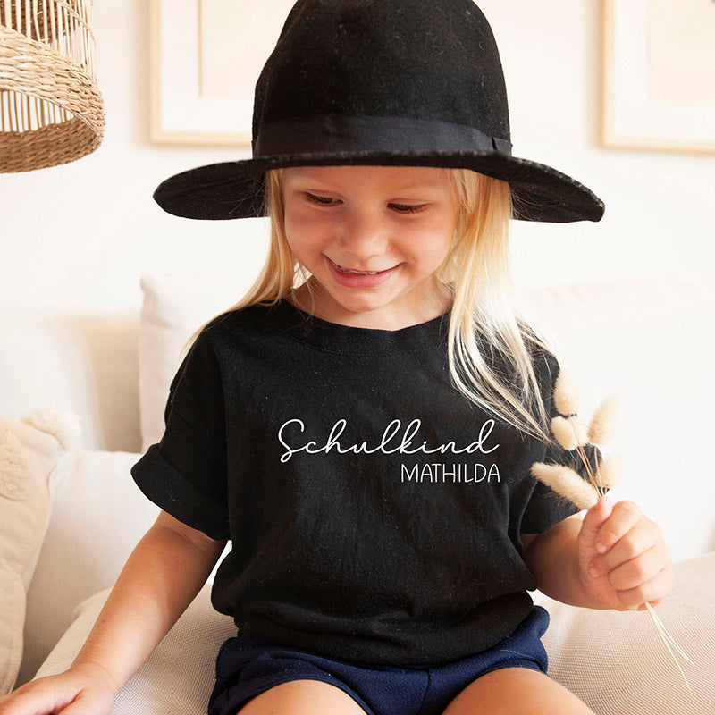 „Schulkind“ T-Shirt (schwarz), personalisiert mit Name