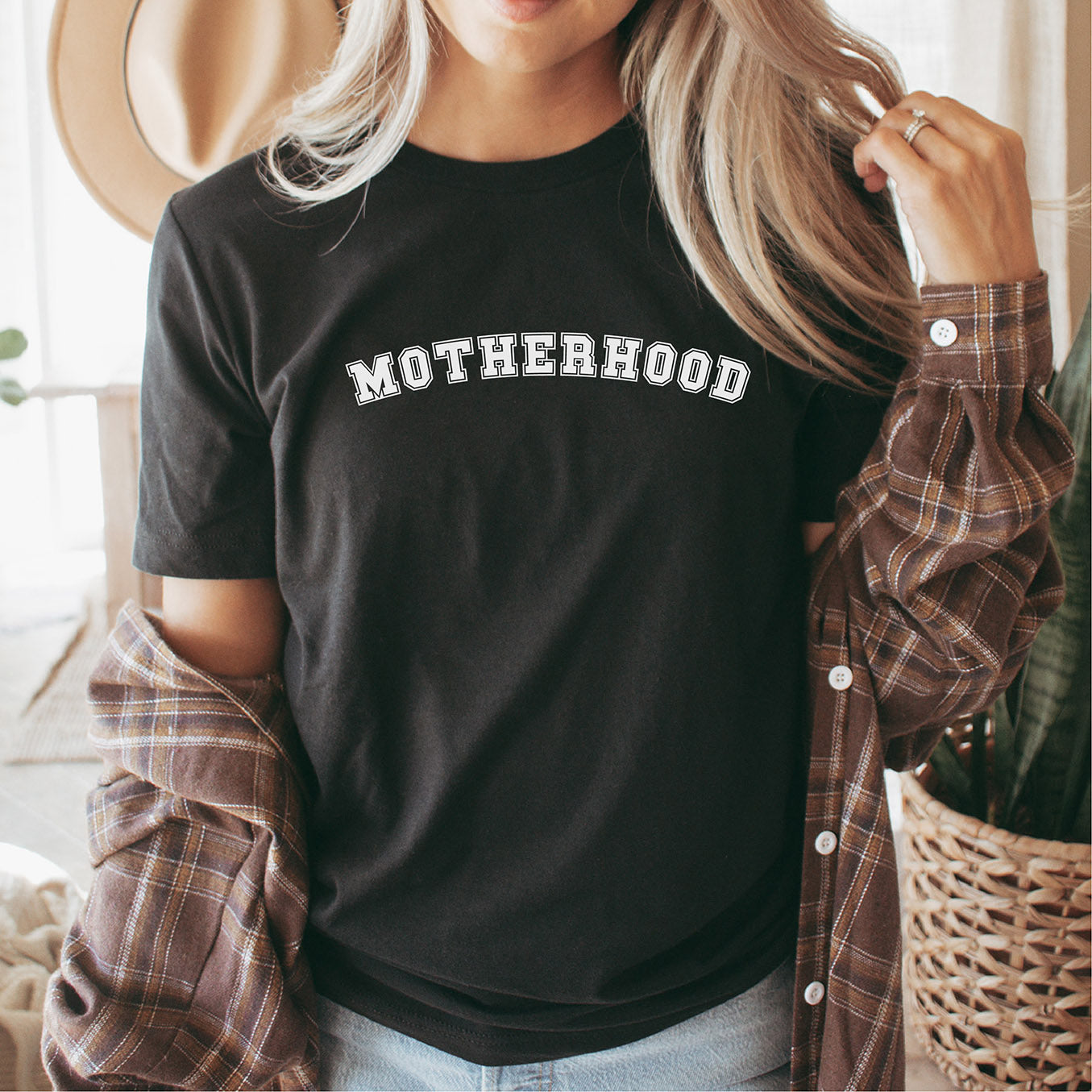 Geschenk Mama: T-Shirt "MOTHERHOOD", schwarz