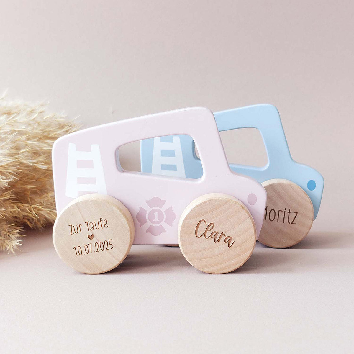 Geschenk Taufe: Schiebeauto (personalisiert)