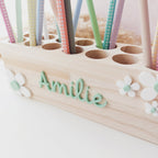Detailansicht Stiftehalter: Personalisierung mit Name und Blumen