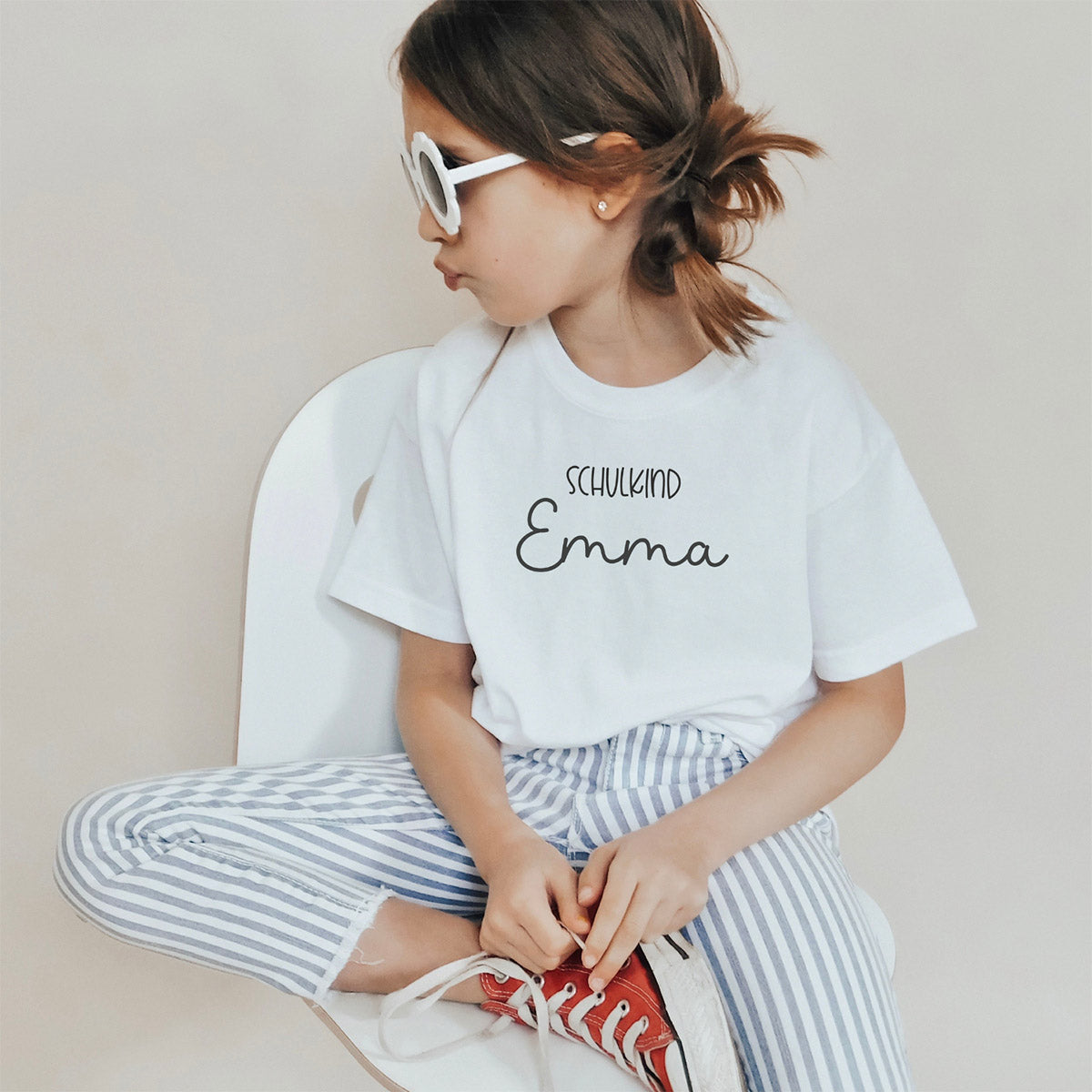 weißes Schulkind-Shirt für die Einschulung, personalisiert mit Name